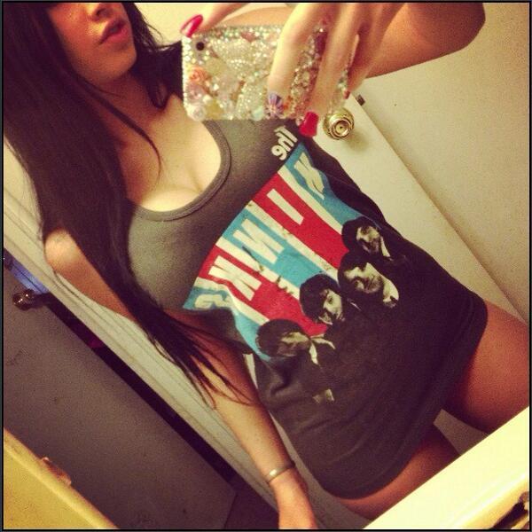 amateur-implant-pics:  ParisRoxanne0