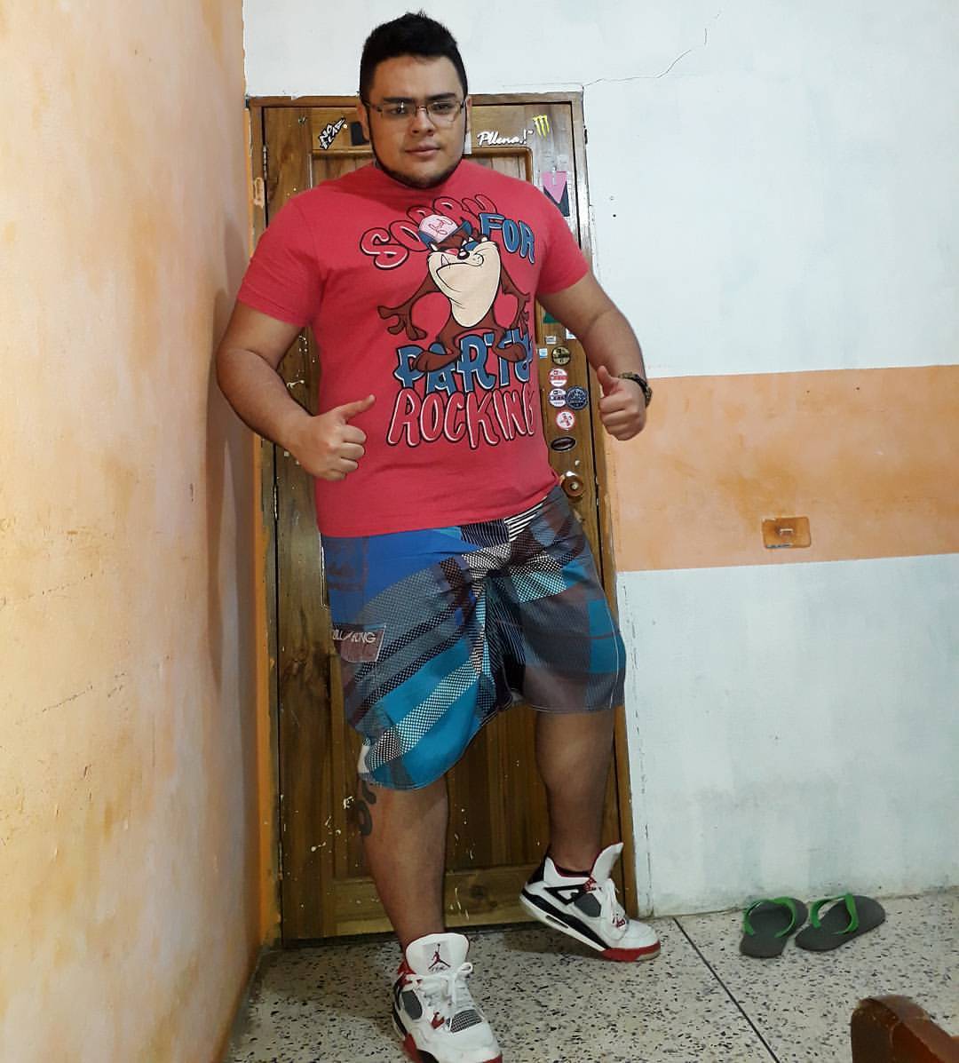 bigbetox34:  Feliz día. Cuando estas del tamaño de la puerta 🚪 pero por el ángulo