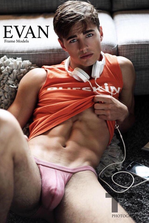 nickk1712:  Follow: http://nickk1712.tumblr.com.   •Evan Harman•
