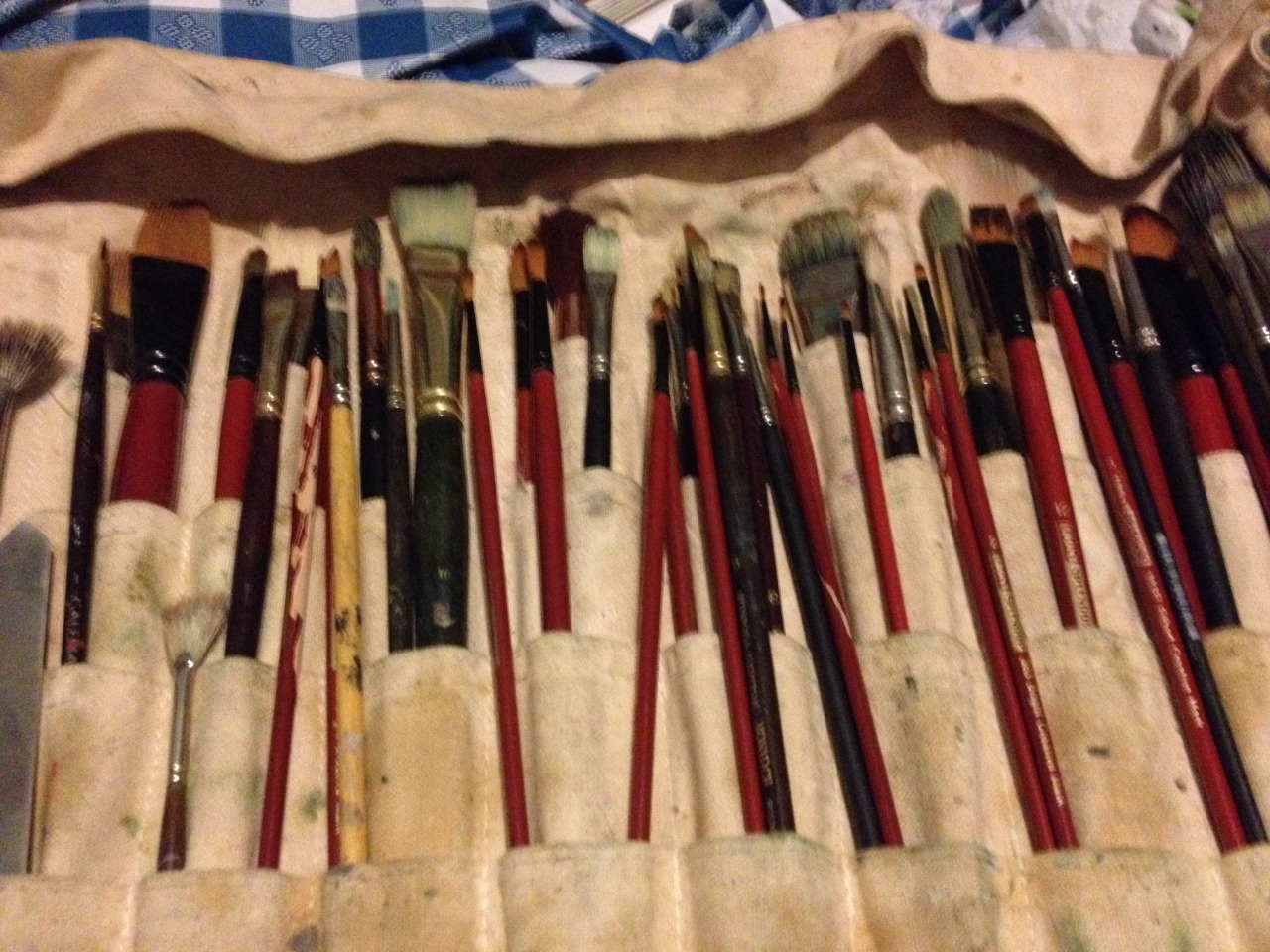 tattedmariposa:  LILY’S HUGEASS I-USED-TO-BE-AN-ART-STUDENT-BUT-NOW-I’M-NOT GIVEAWAYyoooooooo