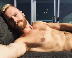 hunterwilliams89:  Day dreaming on my roof