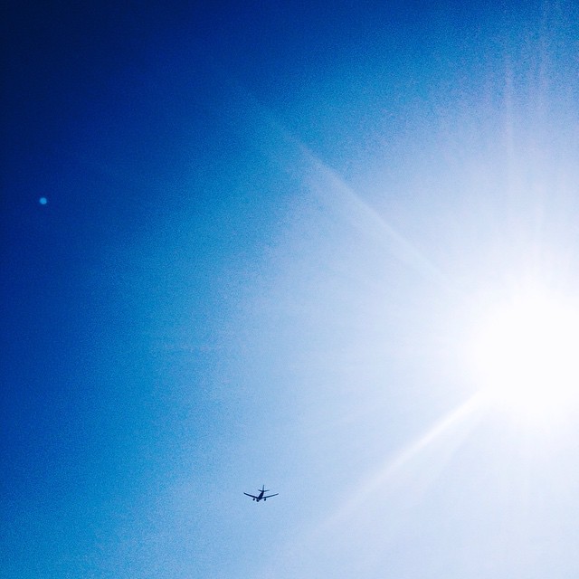 Chỉ muốn xách vali lên và bay thôi .. ✈️✈️✈️ #VSCOcam#plane#sky#sunshine