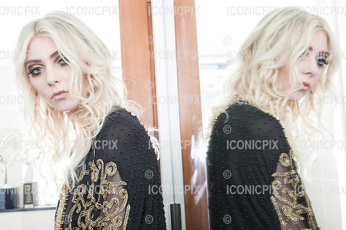 XXX momsen-news:  New Photos of Taylor Momsen photo