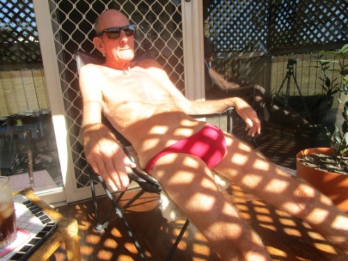 grandpabulge:grandpabulge.tumblr.com Love to bury my face in his crotch!!