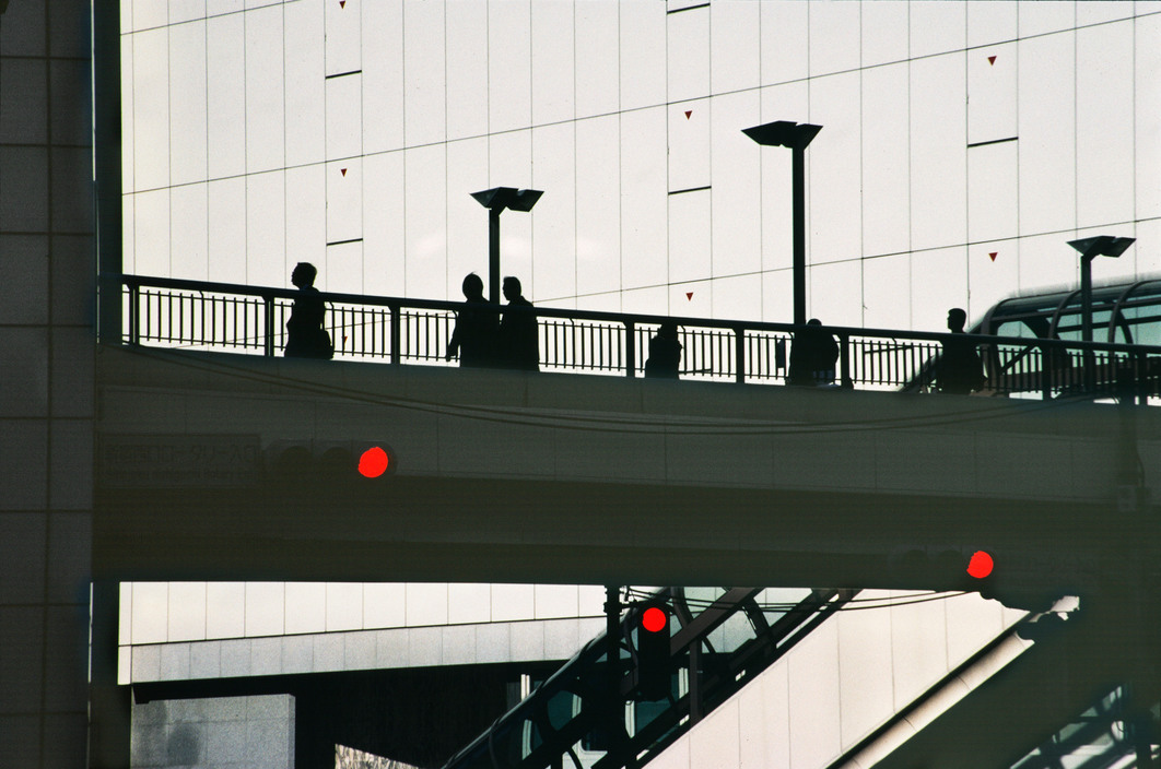 unearthedviews:  JAPAN. Tokyo. 2004.Streetscene near Shinjuku Station. © HG/Magnum