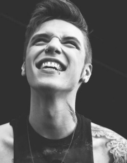 bands4ever24:  Andy black😍