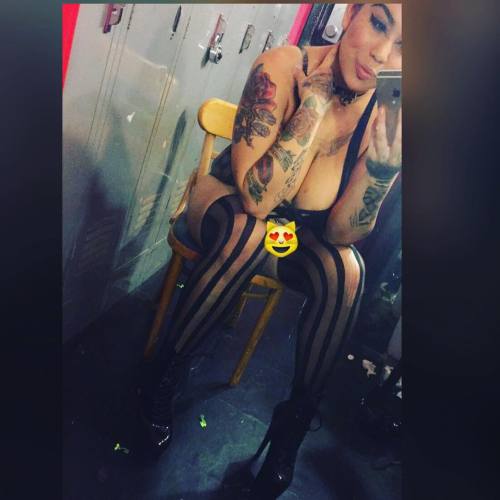 stripper-locker-room:  sarah_714