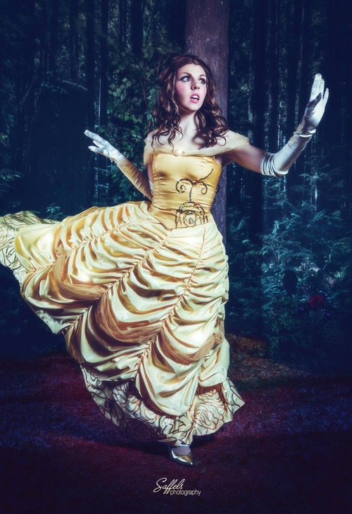 Because nobody 𝑒𝑣𝑒𝑟 suspects the butterfly — My final crystal dress  Belle cosplay! I vectorized