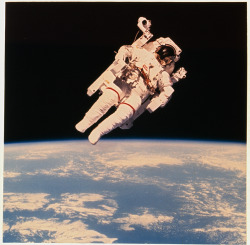 natgeofound:  Astronaut Bruce McCandless