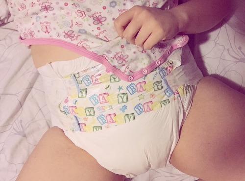 huggiesandkisses:Daddy, what do the blocks say on them?