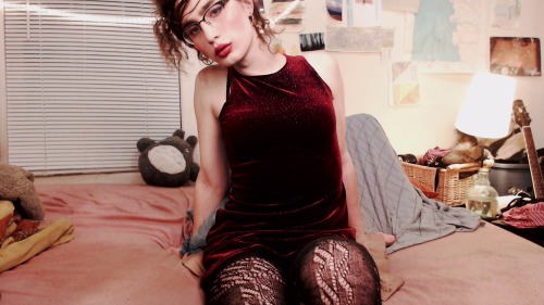 xartemisiax:  red live @ http://tinyurl.com/xartemisiax