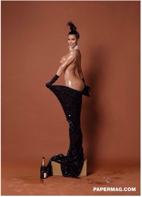 missdimplez:  Kim Kardashian in Paper Magazine. 2014. Link: http://missdimplez.com/2014/11/break-internet-kim-kardashian-fully-naked-paper-magazine/ 