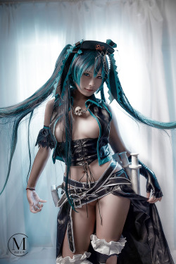 cosplaygonewild:  Miku by Limit (破下限)