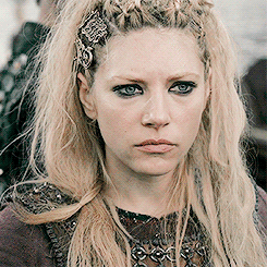 sweetladylucrezia:Lagertha’s hairstyle in 4.08 “Portage”