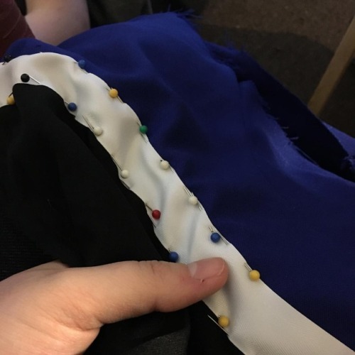 Pinning the twill tape on the #saruhikofushimi jacket I&rsquo;m making was tedious but I love th