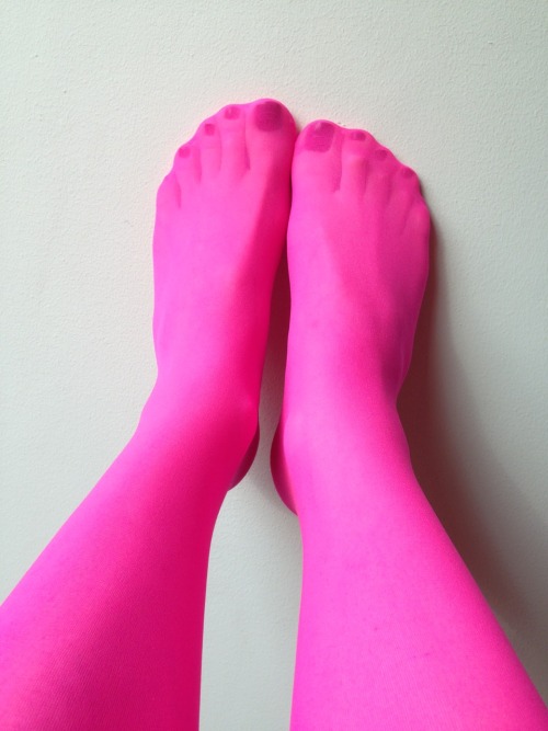 sheerklaudia: Shocking pink tightsI just love wearing these, real “head turners"My girlfrie