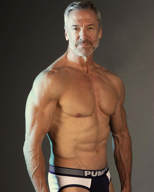 daddysboychicago:  I can worship grandpa’s body 24/7