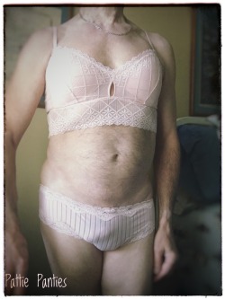 pattiespics:  You can see more of Pattie’s lingerie pics by peeking here  Http://pattiespics.tumblr.com 