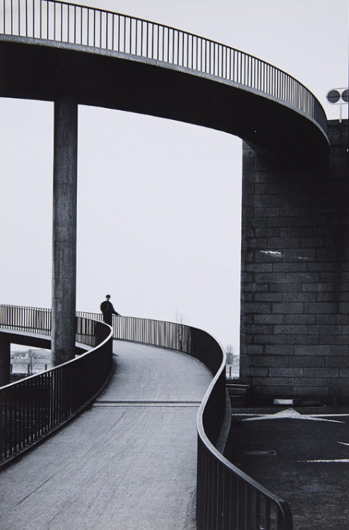 design-is-fine:
“Karl Hugo Schmölz, Pedestrian bridge in Düsseldorf, 1963. Germany. Via Lempertz. Greetings from my lovely hometown, this architecture still exists.
”