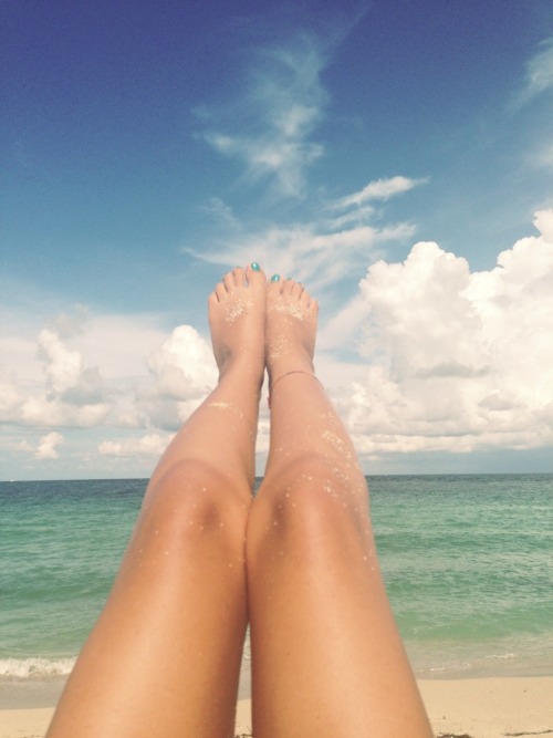 sandy toes! :P