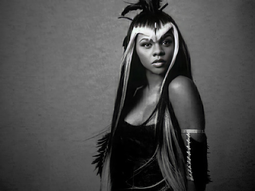 kimarchive:Outtake of Lil’ Kim photographed by Annie Leibovitz for Vogue Magazine, 1999.