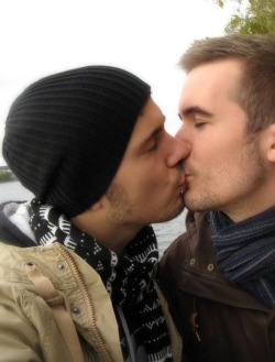 lookingfortheman:  And you ask me why I think gay love is the cutest thing ??