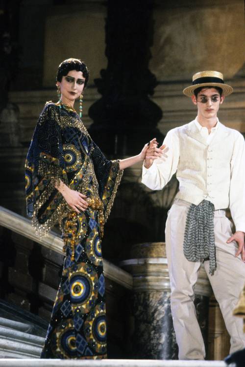 celebritycokenose: Christian Dior Spring/Summer, 1998 Haute Couture