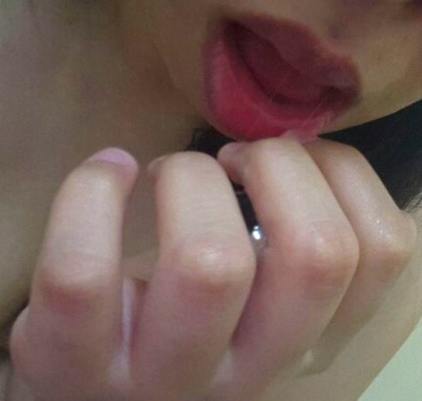 groolphotos:  a-teasing-slut:  Another set of close up and my pussy juice licking