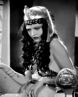 mysticalway:Zita Johann in The Mummy, 1932. https://painted-face.com/