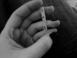 confisicoes-de-um-garoto:  As minhas cicatrizes ainda doem…