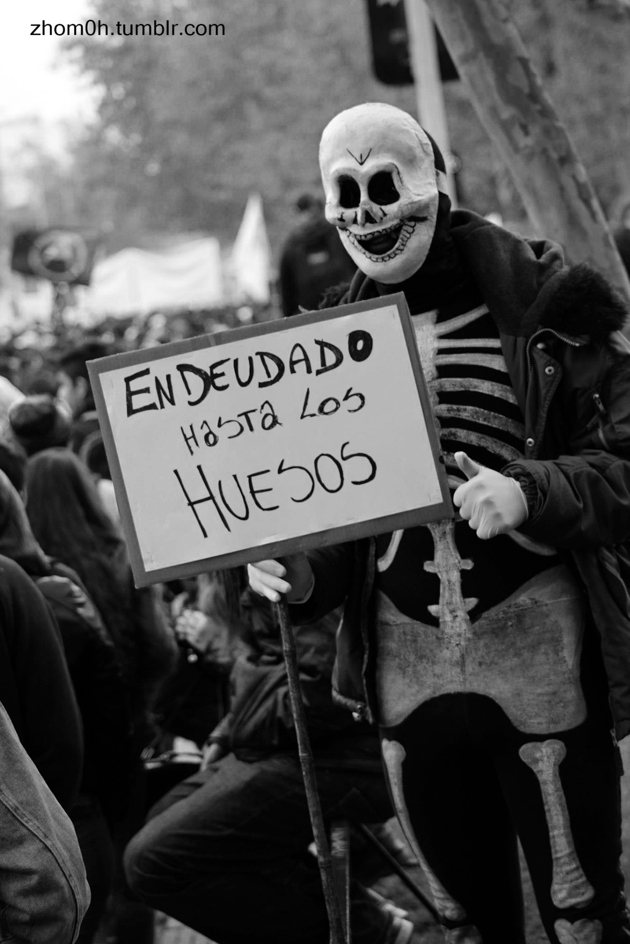 zhom0h:  endeudado