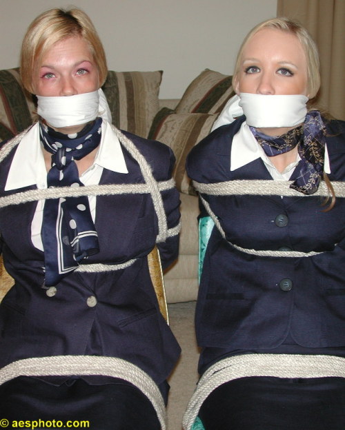 graybandanna:  I think these flight attendants are probably going to miss their flight 