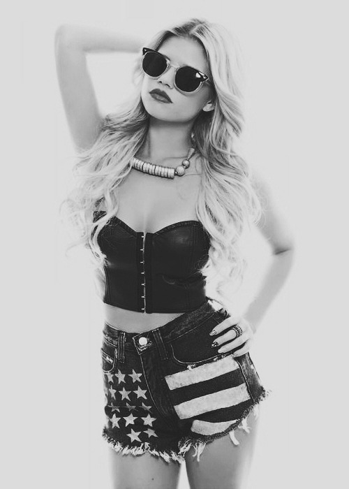 ashleyloveashton:  My favorite picture of Chanel West Coast:) I absolutely love her