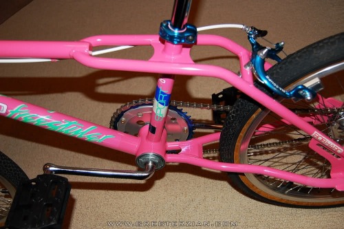 planetbmx: Original pink Haro Sport! I’m thinking it is 1986ish. This is my dream old school bike. 