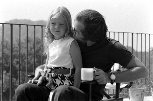 superseventies: Jack Nicholson and his daughter Jennifer at home in Los Angeles, 1970.