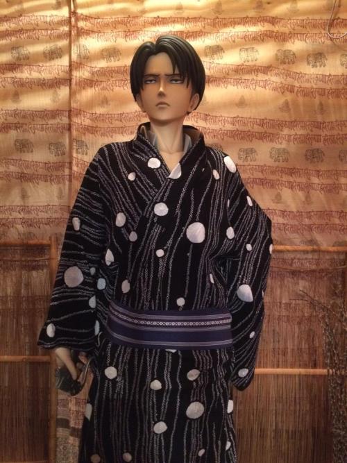 fuku-shuu:  Life-size Levi figure owner rurukota has been dressing him up at home (Among other things). More on the life-size figures here! ETA: Added megane!Levi, lol. 