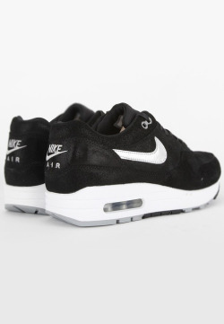 jxrdc:  ozxne:  shoe-pornn:  Nike Air Max