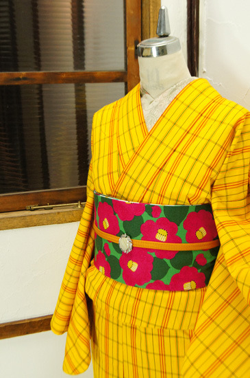 shimaiya:イエローブリティッシュチェックがモダンなウール単着物 - アンティーク着物/リサイクル着物のオンラインショップ ■□姉妹屋□■ 黄色に赤と緑がアクセントになったチェック模様のウールの