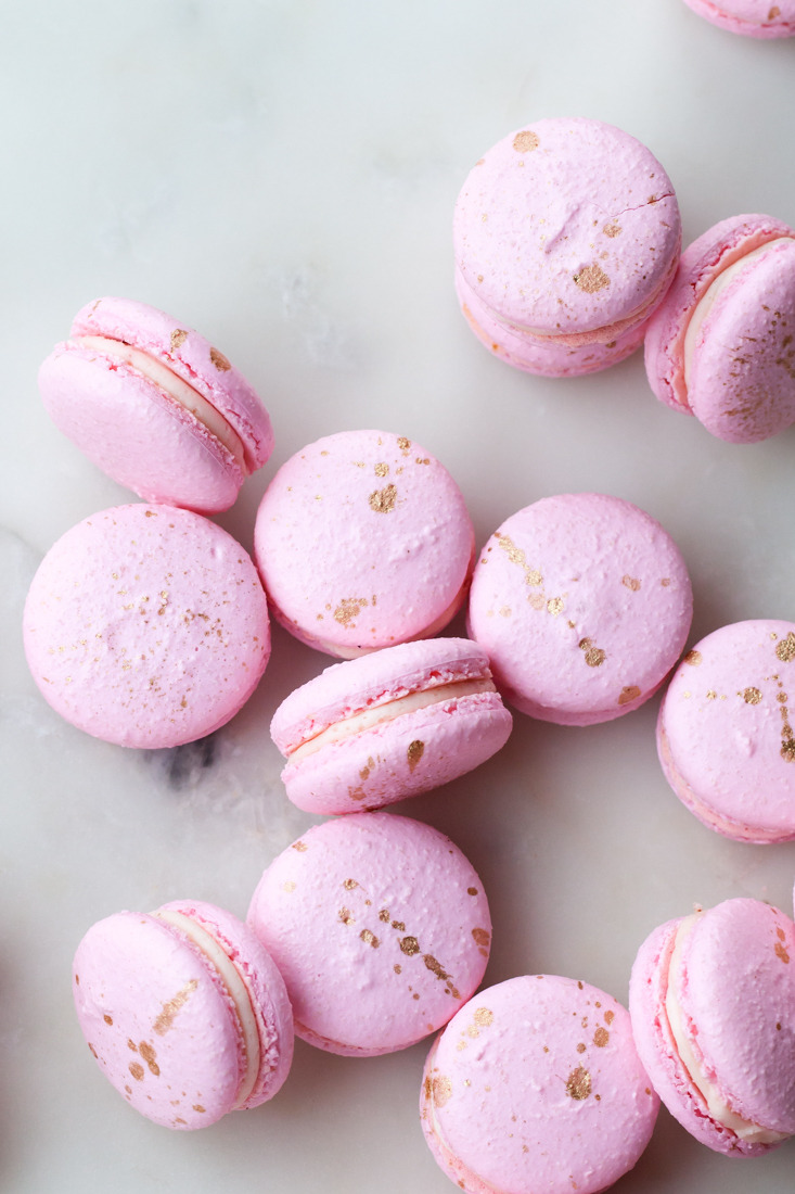 sweetoothgirl:  Valentine Macarons with Valrhona Chocolate  