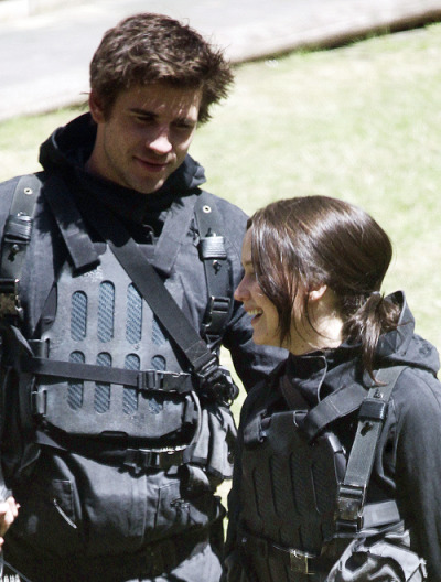 jenniferlawrencedaily:
“ Jennifer Lawrence & Liam Hemsworth on the set of ‘The Hunger Games: Mockingjay’ in Paris - 5/15/14
”