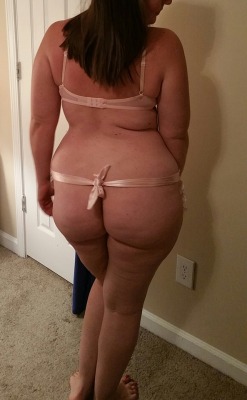 dwsaidohdamn:  Fat booty Friday! - Her
