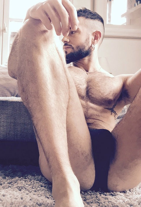incognitomen:  jessucio:Sexy fucker HOT BEARDFuck me that’s HOT! More at men incognito!   