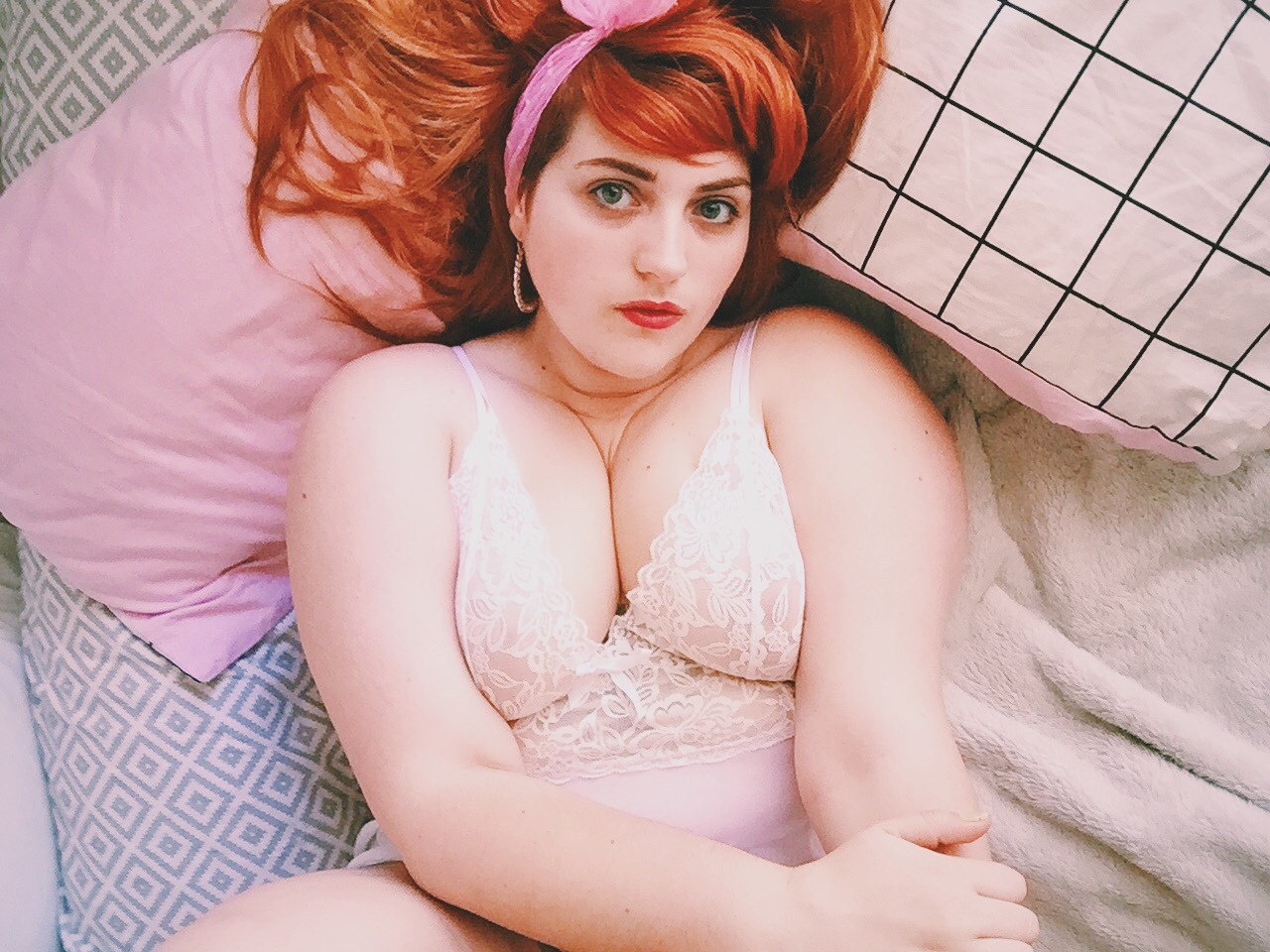 drunkvanity:  femmenatic:  lauravude:  Finally warm enough to lounge in Alexandrea