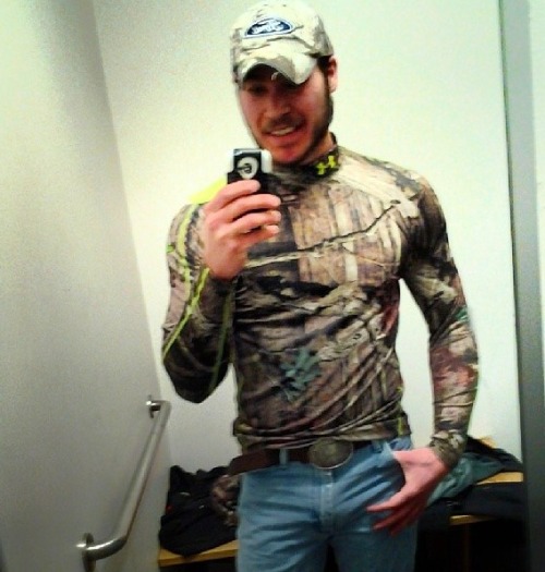 txjd:  Hot country boy  So hot! Would definitely save the horse and ride this cowboy!