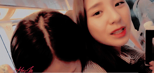 loonaed:“she suddenly hugged me from the back… she makes my heart flutter!”