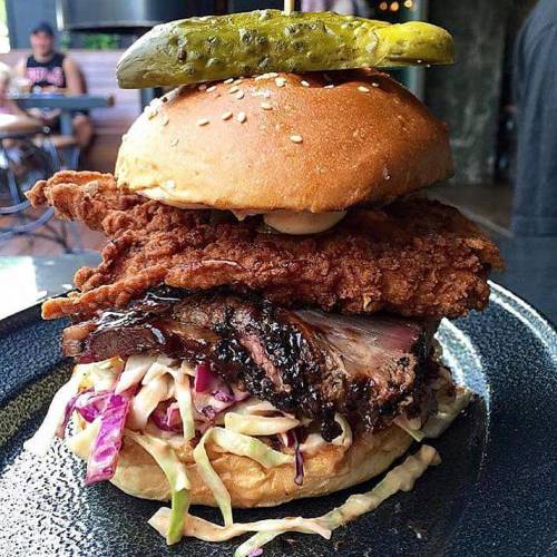 “Crispy fried chicken, smoked jalapeños, ipa beer cheeze sauce, mum’s slaw & added 1