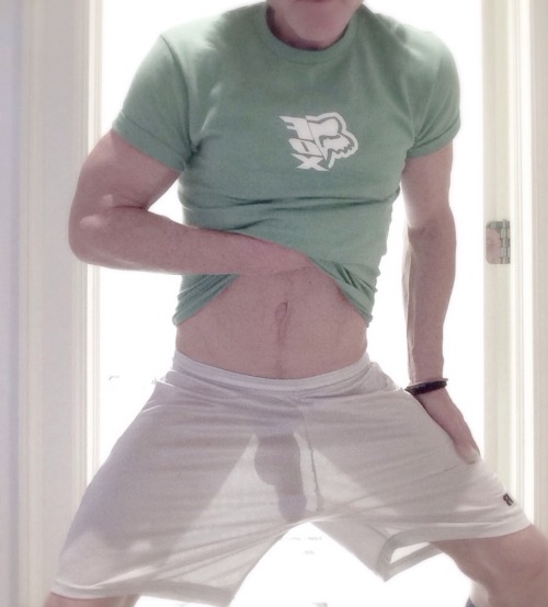 fraternityrow:  why mesh shorts are awesome :)