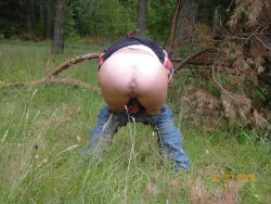 gigant-flap-lover:  outdoor peeing 