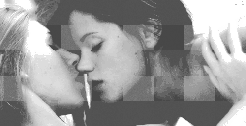 lovelesbianbaes:  Sexy lesbian babes