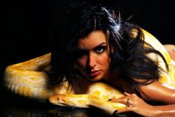 kylagolfar:  Celebrity with the snake: Jenifer